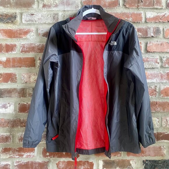 The North Face Boys Rain Jacket/Windbreaker with Hood, Gray, Size XL-18/20. - Picture 4 of 12